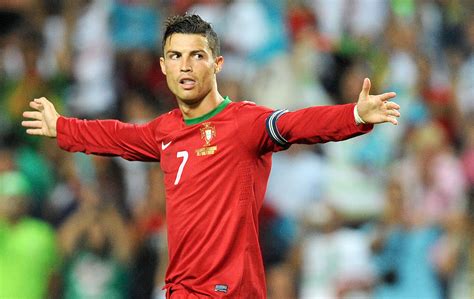 Documentário Conta A Trajetória Do Craque Português Cristiano Ronaldo