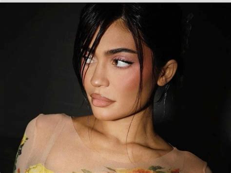 Kylie Jenners Dazzling Social Media Showcase From Makeup Sales To