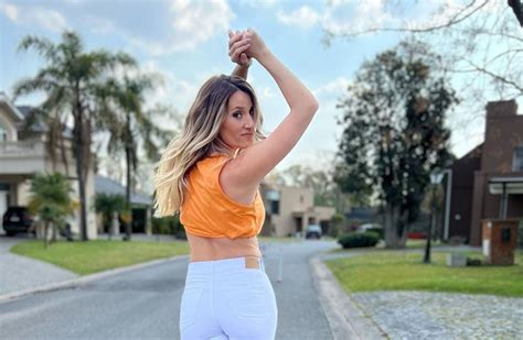 La Foto Atrevida De Mica Viciconte Con Un Body Calado Posando Sobre La