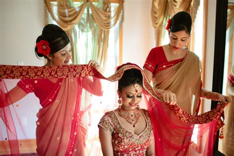 Photo Pose While Getting Ready Beautiful Indian Brides Indian