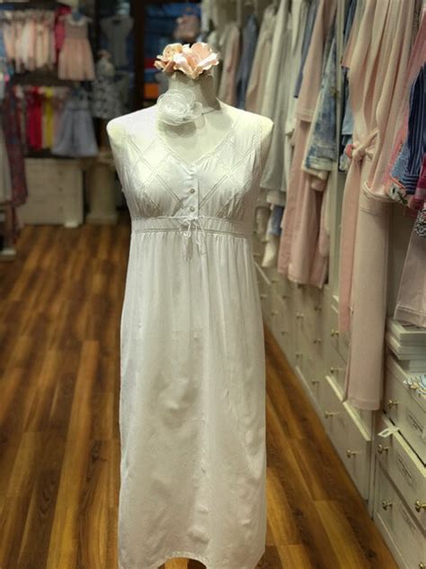 Classic 100 Cotton Batiste Nightgown — Bonne Nuit