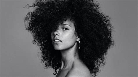 Download Alicia Keys With Afro Hair Wallpaper