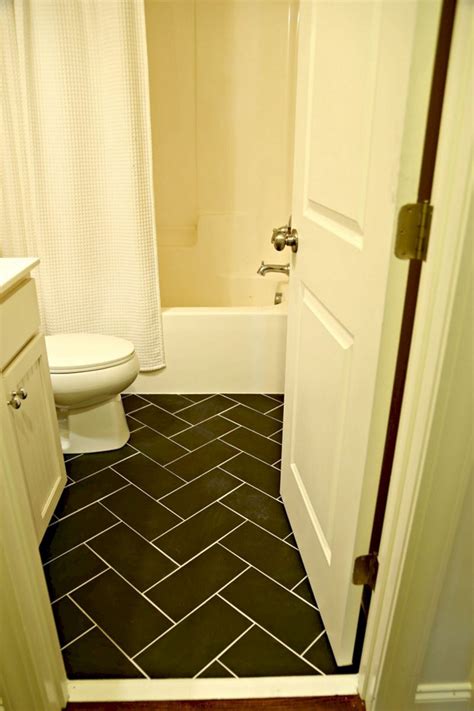 30 Small Bathroom Tile Floor Ideas