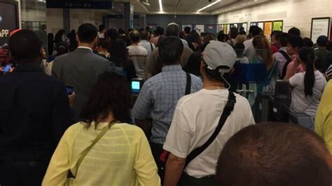 Skytrain Shutdown Creates Commuter Chaos Cbc News