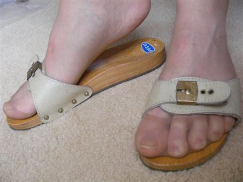 DSCF5753 | Dr Scholl sandals and pantyhose | Prue Wilkins | Flickr