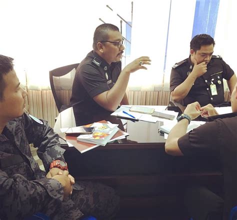 Komunikasi ditulis menulis dengan baik adalah komponen utama persembahan profesional anda. Kursus Perkhidmatan Pelanggan Dan Komunikasi - memberikan ...