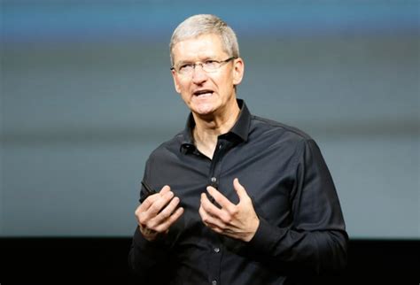 Apple Ceo Tim Cook Gives Remarkable Speech On Gay Rights Racism