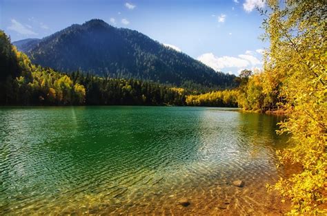 Premium Photo Mountain Autumn Green Siberia Lake With Reflection