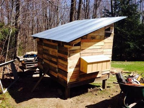 It features a tiled roof and a graceful main entrance. Chicken Coops Made Out of Pallets | Pallet Wood Projects