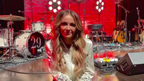 Carly Pearce Wins Favorite Breakup Song For ‘what He Didnt Do ‘this
