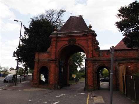 West Gate To Avery Hill Campus © David Anstiss Cc By Sa20