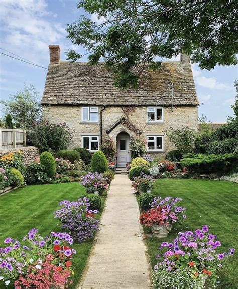 Pin By Francine On Cute Cottages English Cottage Style English
