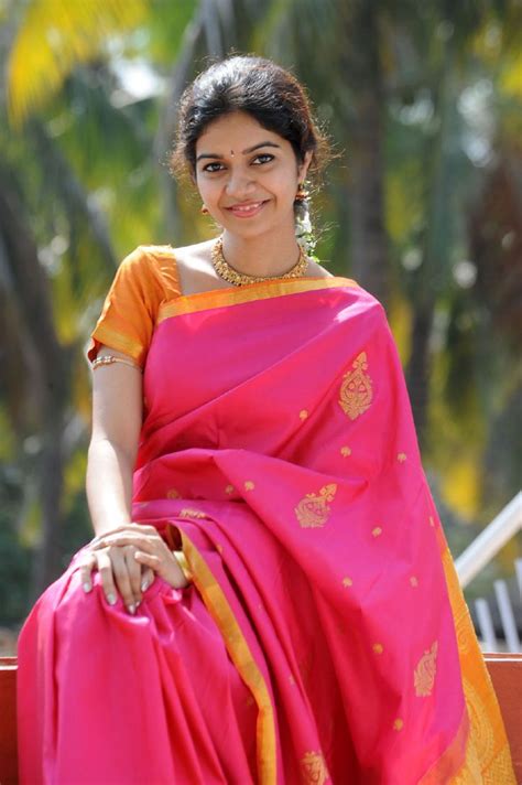 Telugu Cinema Wallpapers Color Swathi Hot Photos In Saree