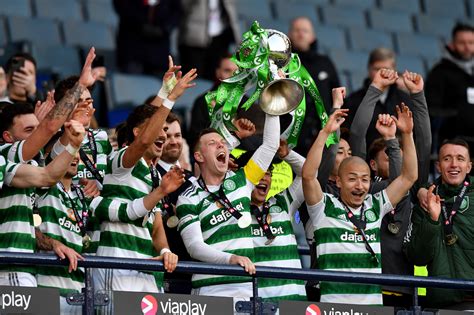 Celtic Beat Rangers 2 1 To Retain The Scottish League Cup