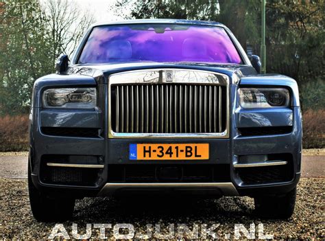 Es ist wohl das beste material, das man heute in einem neuen auto finden wird. Rolls-Royce Cullinan foto's » Autojunk.nl (250955)