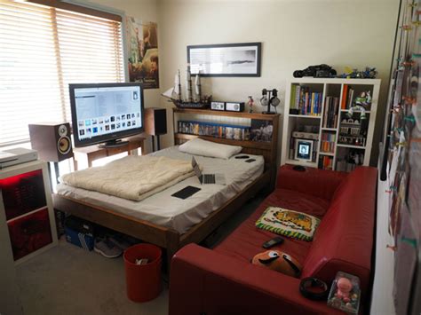 Small Bedroom With Video Game Areas Homemydesign