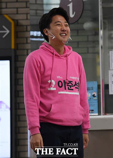 이준석, born 31 march 1985) is a south korean entrepreneur and politician. TF사진관 서울 노원병 '이번에는 이준석!' - 정치 > 기사 - 더팩트