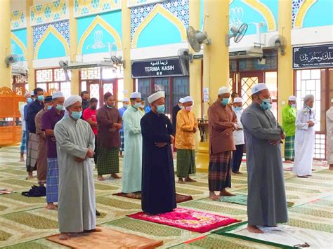Jika anda memiliki keinginan atau hajat, maka mohonlah kepada allah dengan mengucapkan permohonan anda tersebut. Solat tarawih 20 rakaat dibenarkan di Pahang - Kosmo Digital
