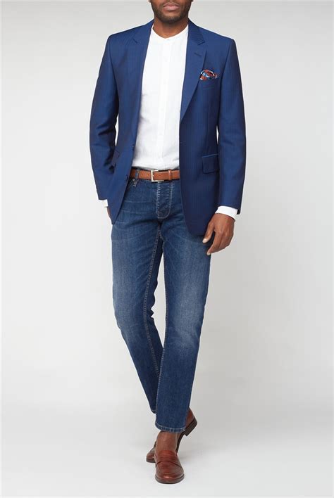 Free uk returns and a 3 month they are beautifully tailored with flattering fits and are designed with meticulous attention to detail. Hammond & Co. | Men's Blue Tailored Fit Suit Jacket ...