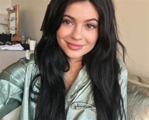 Kylie Jenner Adopts The Natural Look In Latest Selfie Looks Stunning