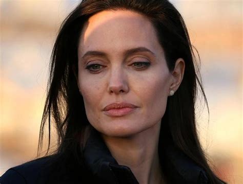 20 Images Of Angelina Jolie Without Makeup