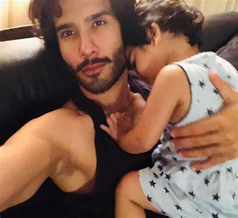 Feroze Khan Shares Quality Time With Wife And Son Pictures Lens