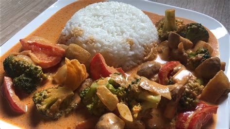 Rotes THAI CURRY mit Hähnchen und Gemüse selber machen mit Kokosmilch
