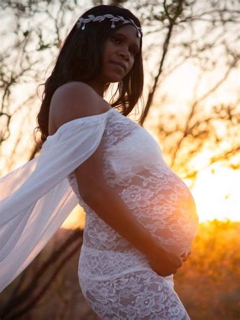 Midwife Empowers Indigenous Women Through Outback Maternity Photoshoots
