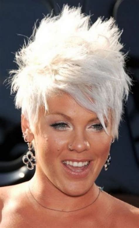 34 Messy Hairstyles For Short Hair With Images Short Spiky Haircuts