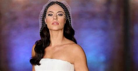 Paolla Oliveira Mostra Vestido De Noiva De Vivi Guedes Em A Dona Do Pedaço