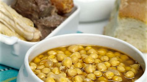 Fíjate cómo cocinar la receta. Receta de Cocido de garbanzos con su sopa de fideos ...