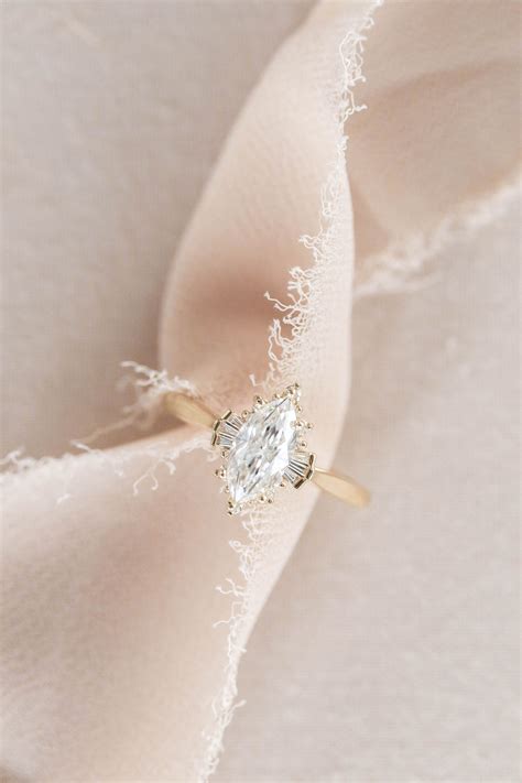 Teardrop Wedding Ring Photos Cantik