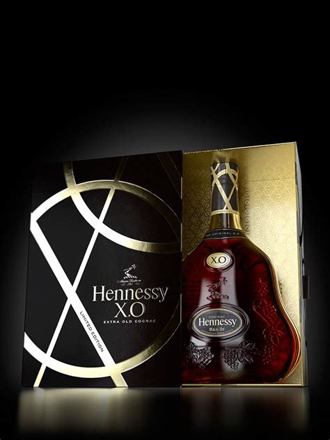 Driven by the trend of technology supporting content. Hennessy XO Limited Edition /// 3D Luxury packaging on ...