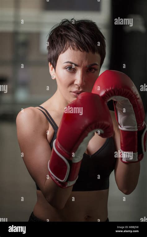 Boxing Pose Girl Hi Res Stock Photography And Images Alamy