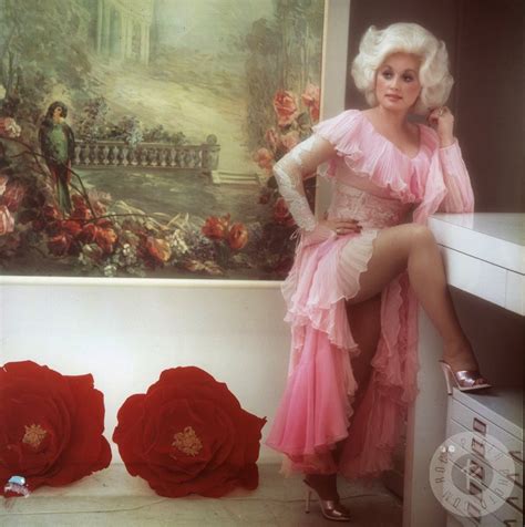 Beautiful Portrait Photos Of Dolly Parton In The S Vintage Everyday