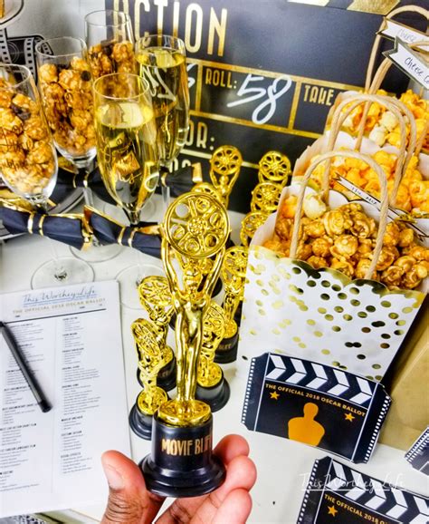 Gold Oscar Party Idea Easy Ways To Pull Of An Oscar Award Watching