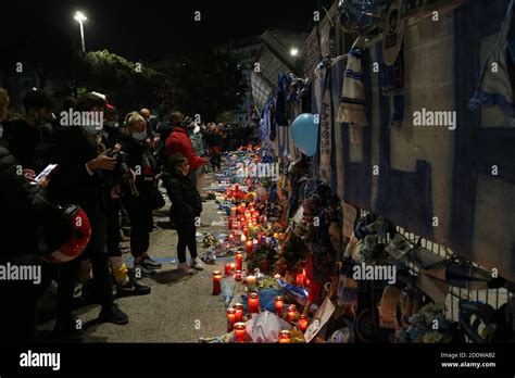 Naples, Italy. 26th Nov, 2020. A supporter pays tribute to the tributes