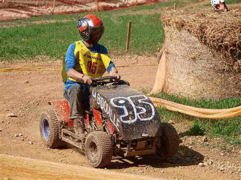 Kicking Grass The Sport Of Lawn Mower Racing