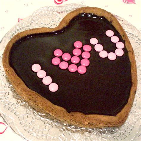 Set of three springform pans chocolate cake bake mould mold bakeware round heart square features: Giant Heart-Shaped Cookie Cake Topped with Fudgy Chocolate ...