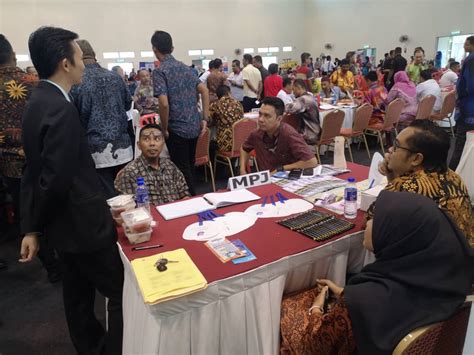 Program anjuran jabatan kesihatan negeri melaka dengan kerjasama setiausaha kerajaan negeri, jabatan ketua menteri melaka serta cawangan penyakit bawaan. Hari Bertemu Rakyat Perdana Siri 1 Tahun 2020 bersama YAB ...