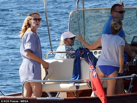 Jerry Hall Enjoys A Day Of Sunbathing In St Tropez Daily Mail Online
