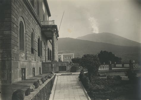 Napoli Reale Osservatorio Vesuviano Terrazza Dingresso Raucci