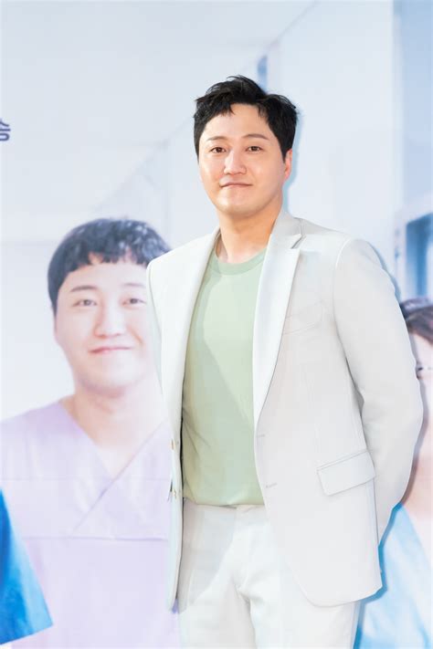 그렇다면 20년 동안 남녀 사이에 아무 일도 없었을까? 연예'슬기로운 의사생활' 한국판 프렌즈될까? 의대 5인방 ...