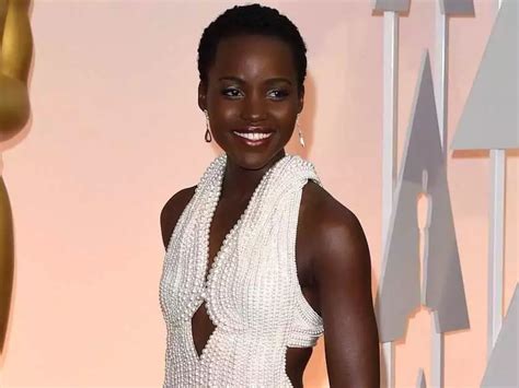 lupita nyong o s 150 000 oscar dress was stolen from her hotel room business insider india