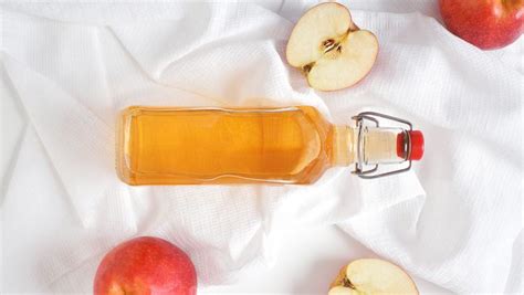 6 Benefits Of An Apple Cider Vinegar Bath—plus How To Take One