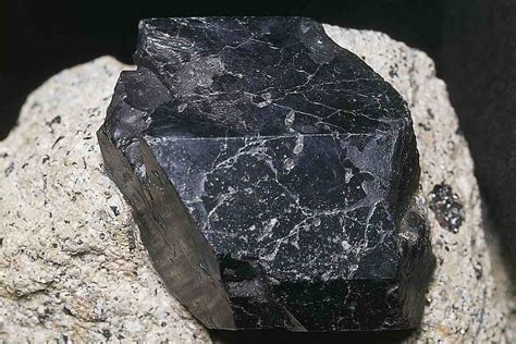 Característiques Dels Minerals Negres Més Comuns I Significatius