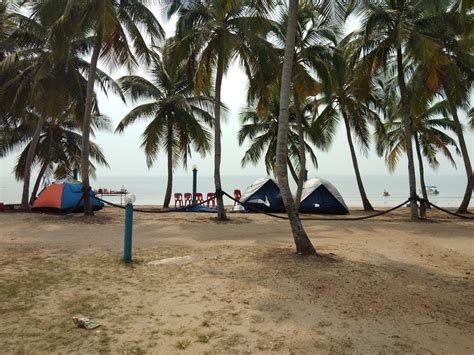 Pantainya boleh dikatakan sering sahaja penuh dengan pengunjung daripada luar. Camping di Port Dickson