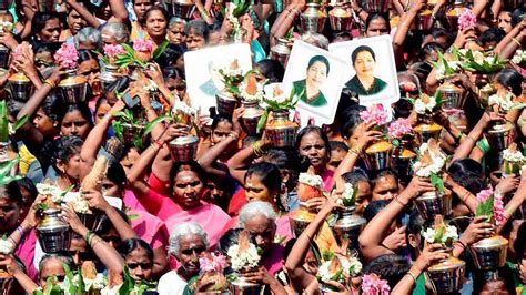 Jayalalitha Health Row Woman Dies In Stampede At Tamil Nadu Temple Oneindia News Youtube