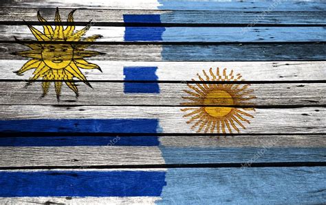 Yo no tiré mi bandera de chile. Fotos de Combinación de bandera argentina y uruguay sobre ...