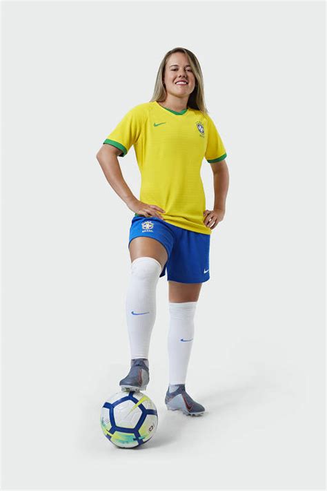 Seleção Brasileira Feminina Terá Uniforme Exclusivo 11 03 2019 Esporte Folha